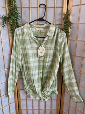 entro Light Green and White Plaid Button-Front Tie-Hem Shirt